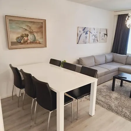 Little Mermaid, Pieni Merenneito *